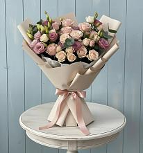 Букет цветов из:  Розы и Лизиантусы в Усть-Куте