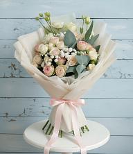 Букет цветов из:  Розы и Лизиантусы в Усть-Куте