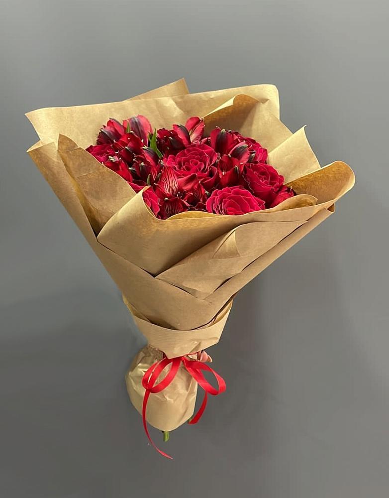 Букет цветов из: Альстромерии и Розы в Усть-Куте