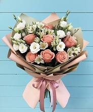 Букет цветов из:  Розы, Альстромерии и Лизиантусы в Усть-Куте