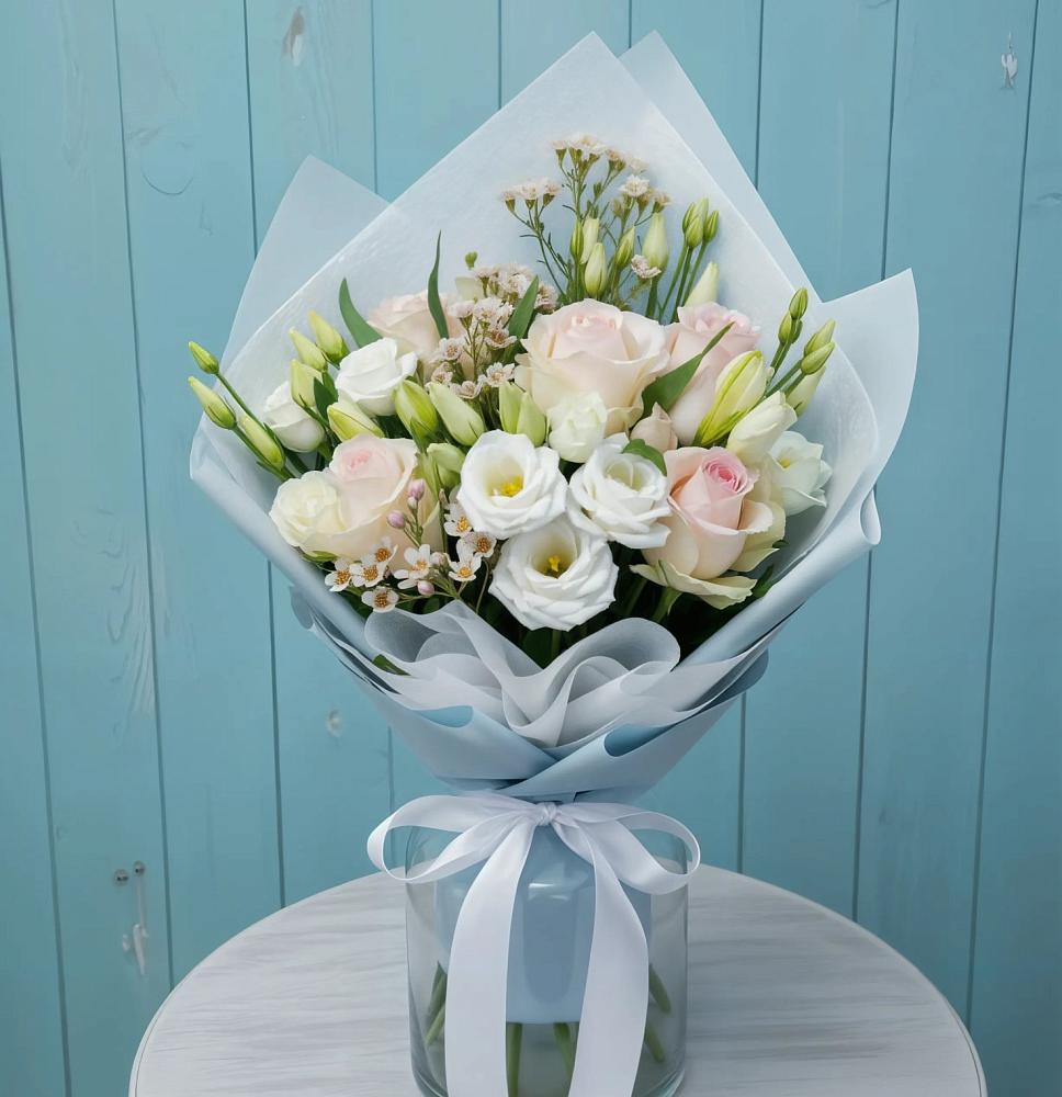 Букет цветов из: Розы и Лизиантусы в Усть-Куте