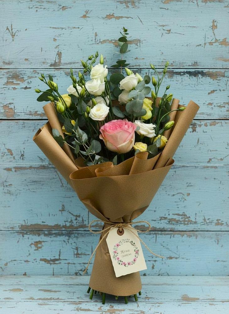 Букет цветов из: Розы и Лизиантусы в Усть-Куте