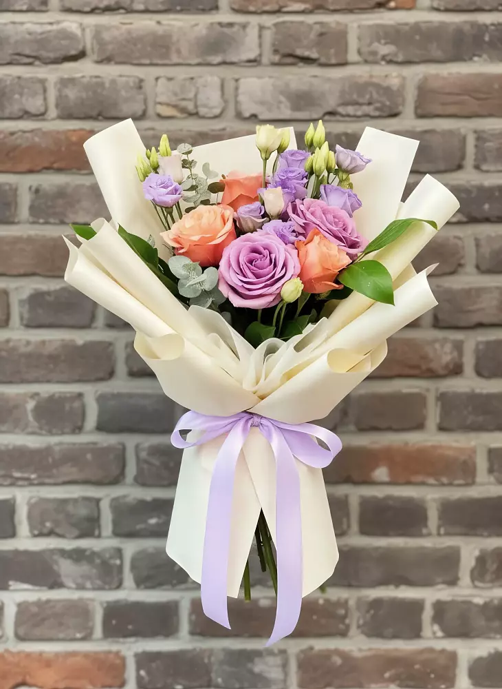 Букет цветов из: Лизиантусы и Розы в Усть-Куте