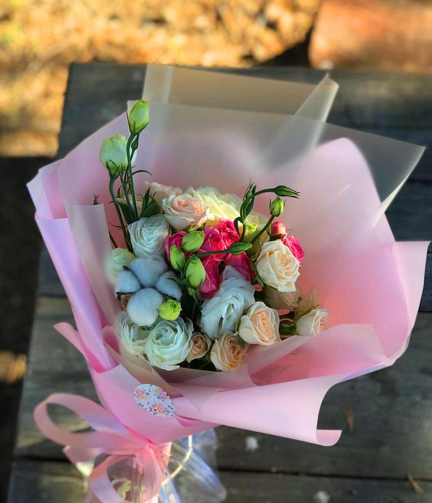 Букет цветов из: Розы и Лизиантусы в Усть-Куте