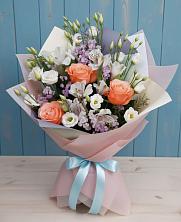 Букет цветов из:  Лизиантусы, Розы, Альстромерии и Гипсофила в Усть-Куте