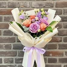 Букет цветов из:  Лизиантусы и Розы в Усть-Куте