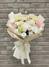 Букет цветов из:  Гвоздики, Розы, Лизиантусы и Хризантемы в Усть-Куте