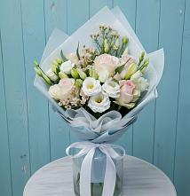 Букет цветов из:  Розы и Лизиантусы в Усть-Куте