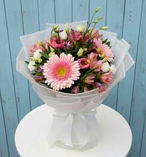 Букет цветов из:  Герберы, Альстромерии и Лизиантусы в Усть-Куте