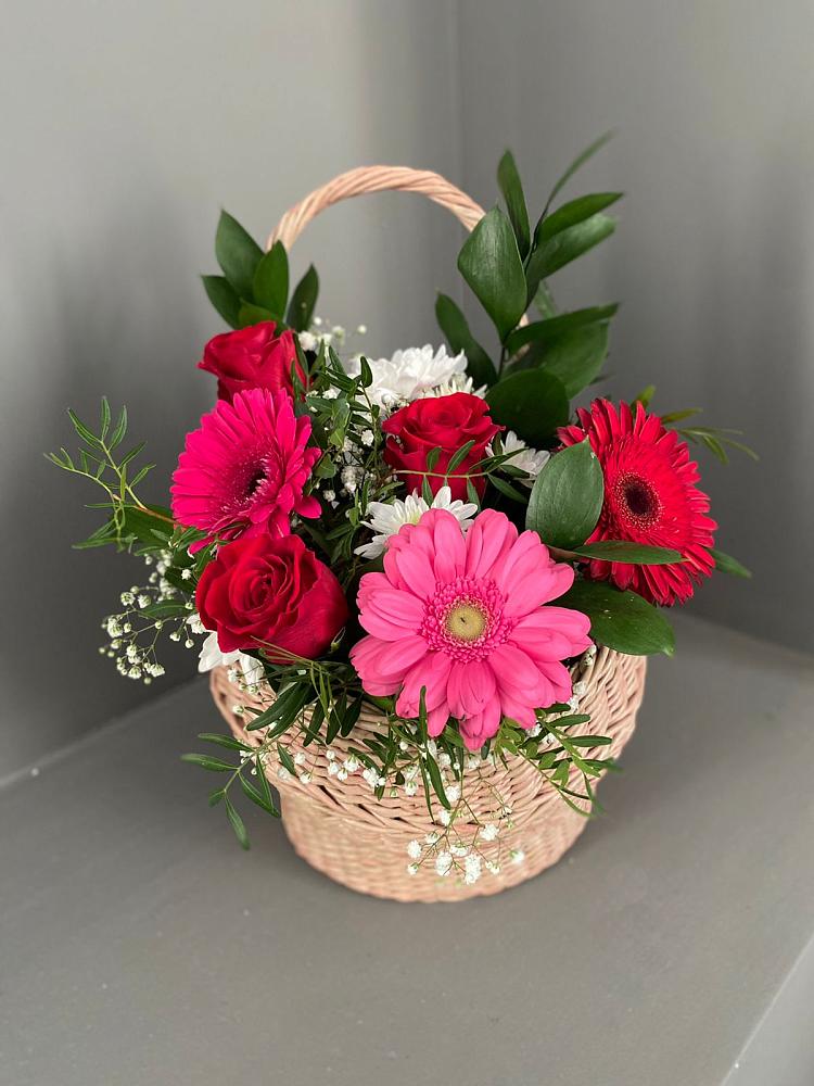 Цветочная композиция из Розы, Хризантемы и Герберы в корзине в Усть-Куте