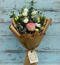 Букет цветов из:  Розы и Лизиантусы в Усть-Куте