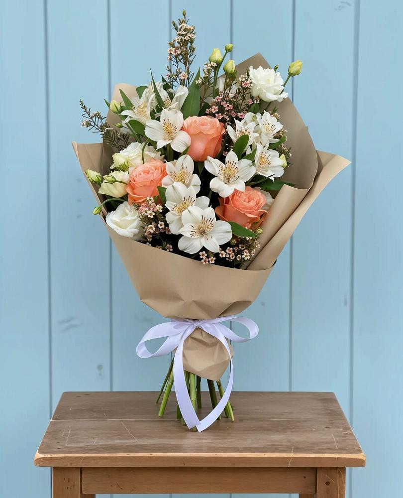 Букет цветов из: Альстромерии, Лизиантусы, Розы и Хризантемы в Усть-Куте