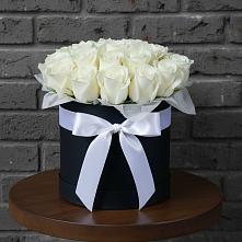 Цветочная композиция из Розы в шляпной коробке в Усть-Куте