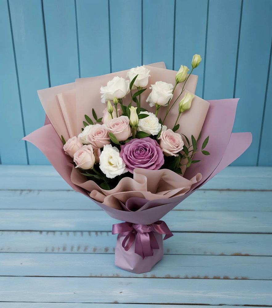 Букет цветов из: Розы и Лизиантусы в Усть-Куте